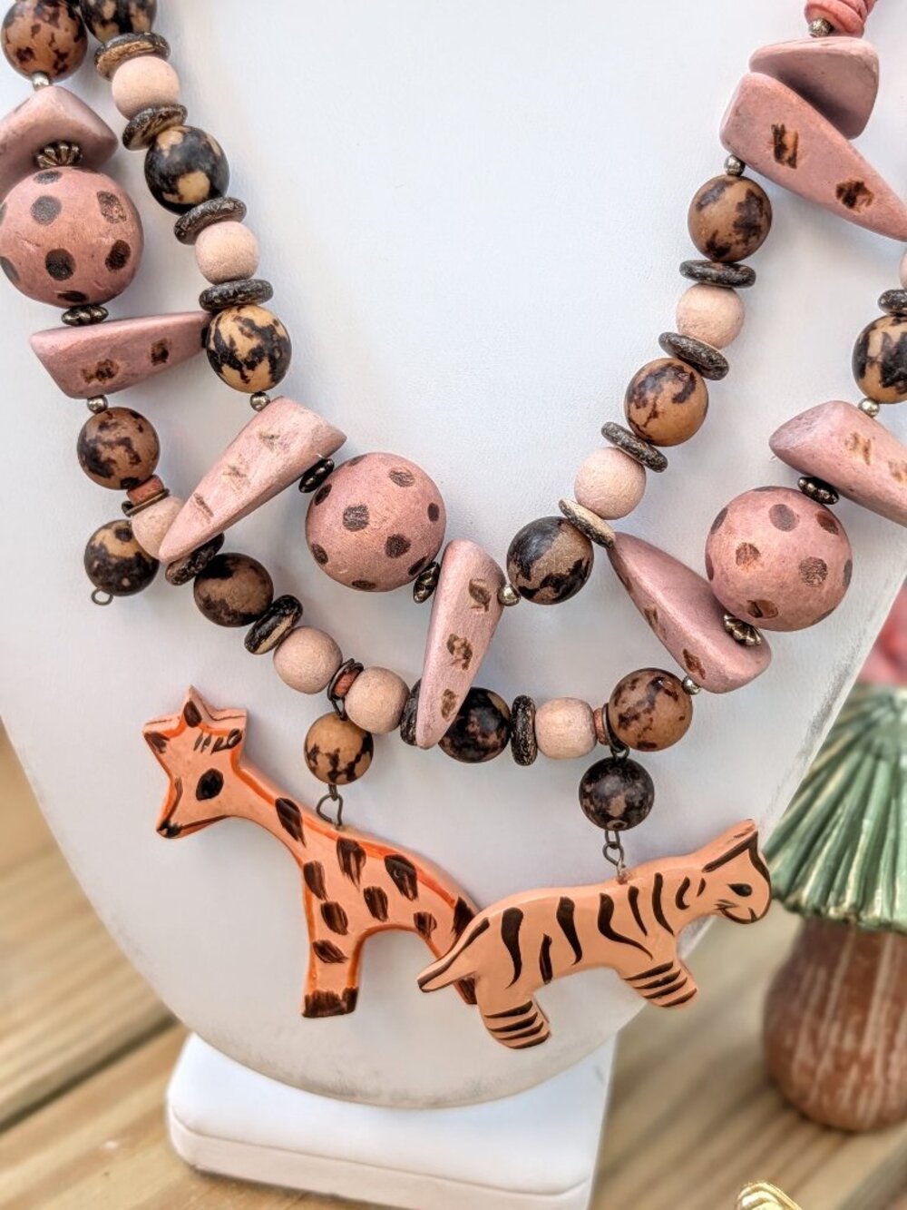 Vintage 1990's Chunky "safari" themed wood bead necklace, hand painted - Picture 2 of 7